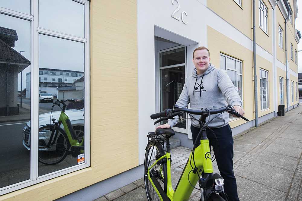 Birks Bike Shop Dronnninglund Kasper Nielsen foran butik